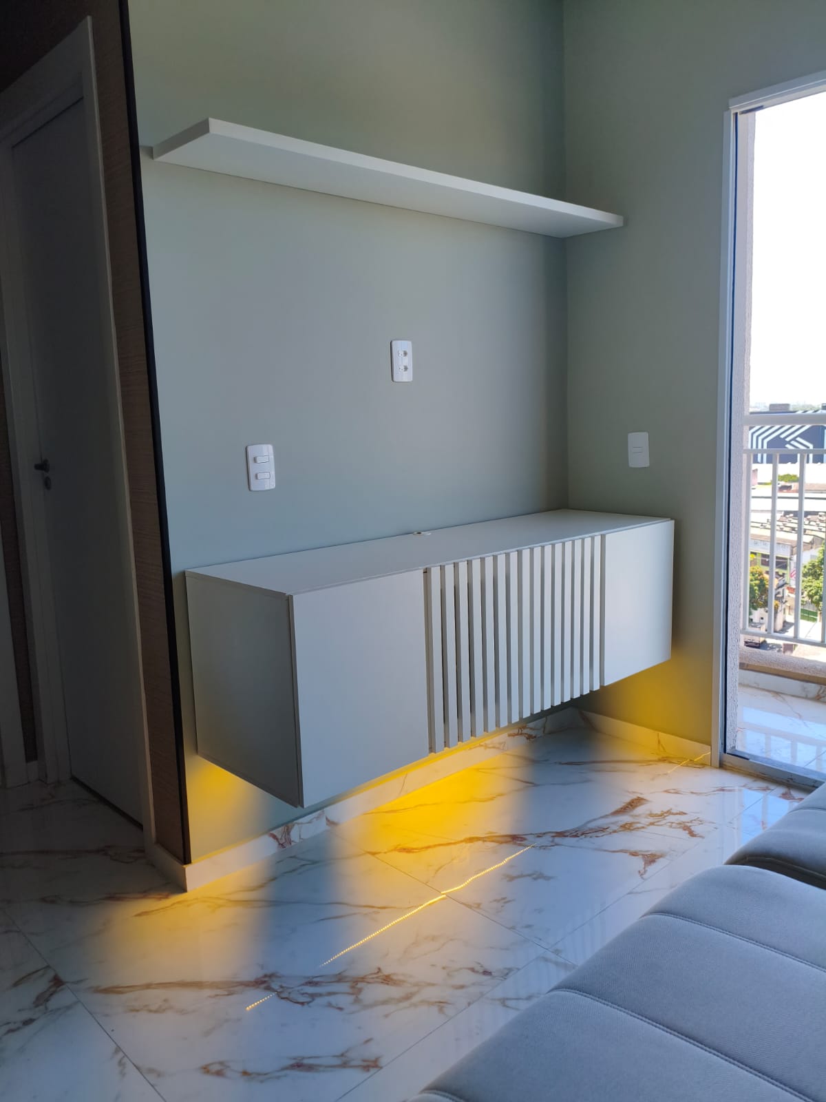 Rack Moderno Ripado com LED - Wel Wood Marcenaria