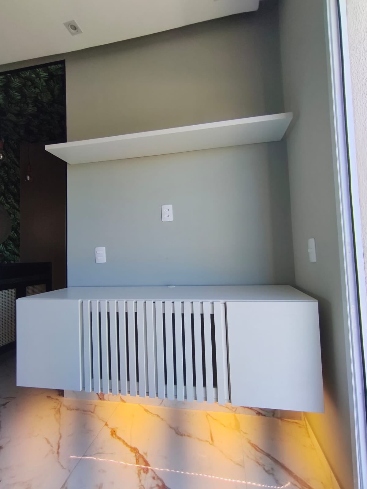 Rack Moderno Ripado com LED - Wel Wood Marcenaria